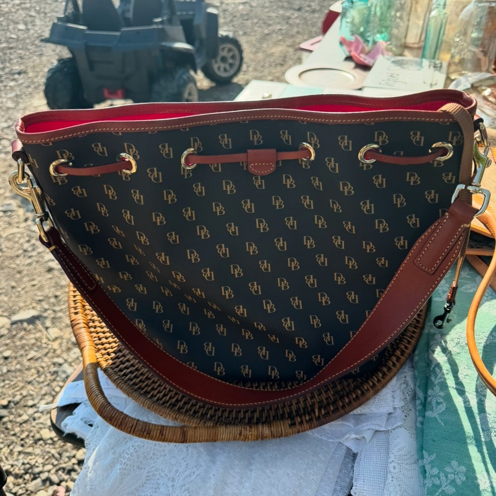 Dooney Purse. Only used 1 time. - Picture 4 of 4